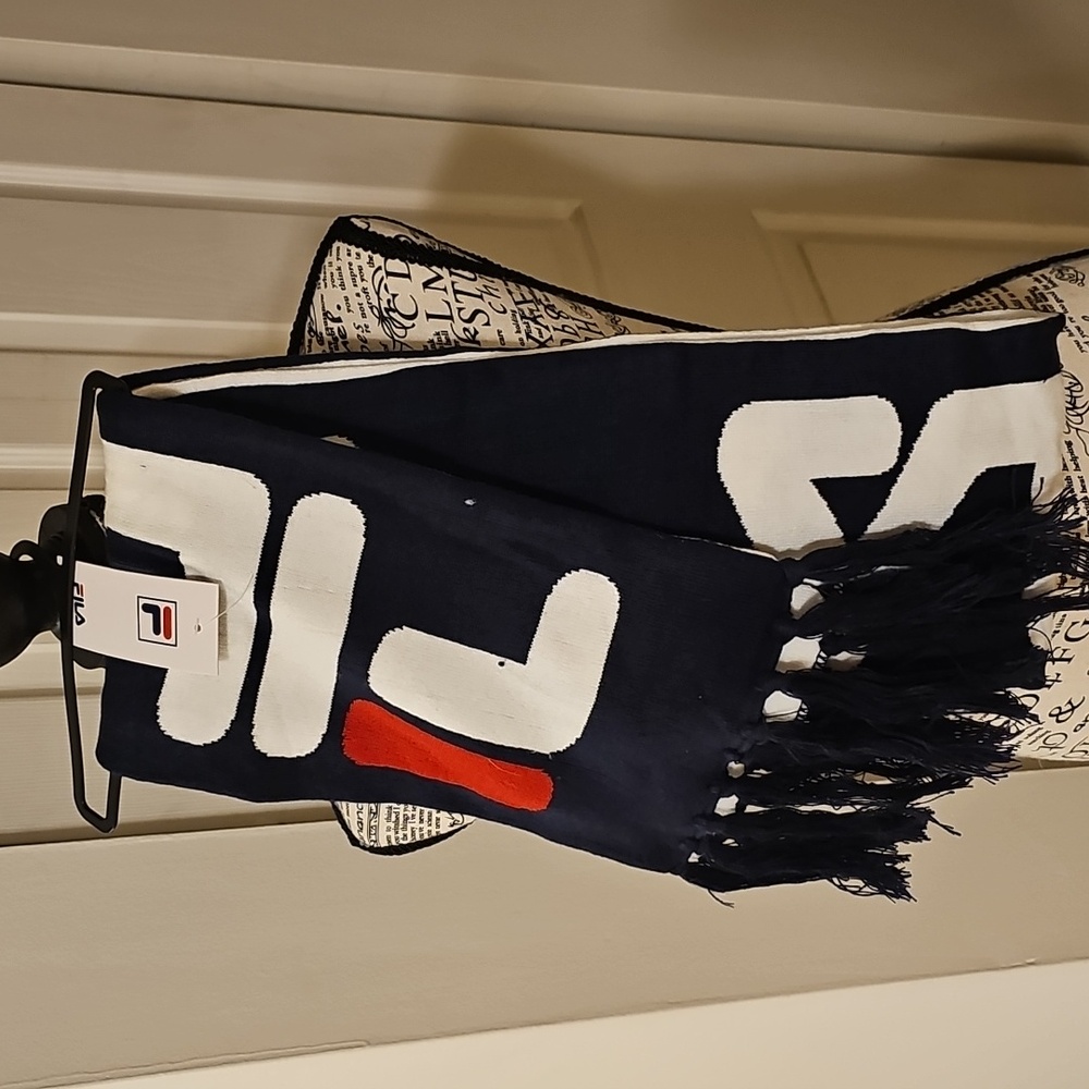 BRAND NEW WITH TAG FILA WRAP RED/BLUE/ REVERSABLE SCARP